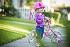 Как учить ребенка кататься на велосипеде