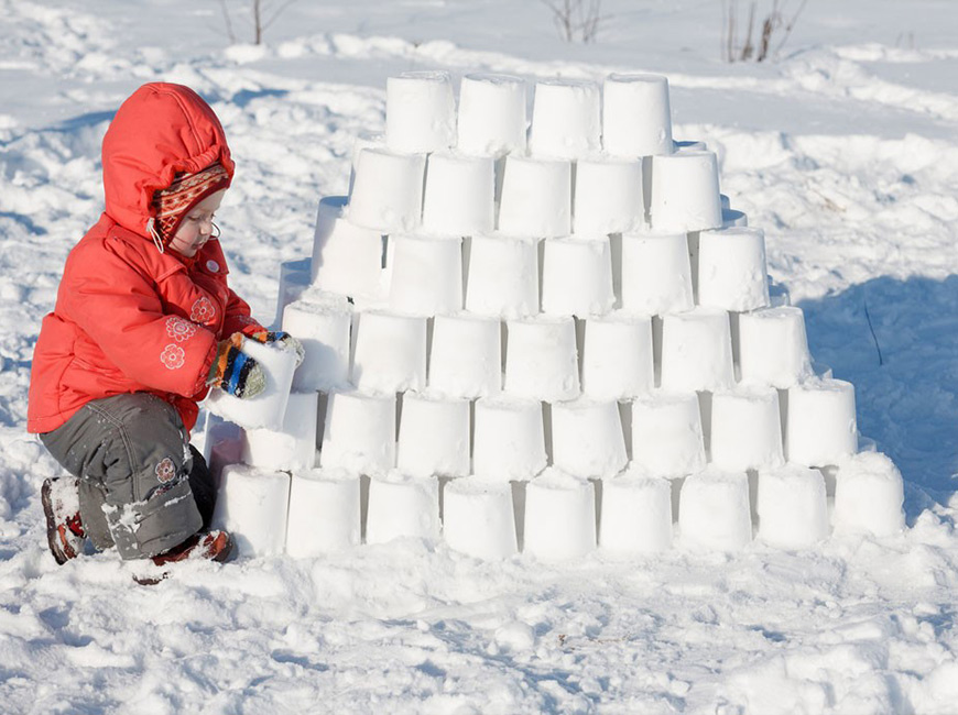 Активные игры зимой для детей Снежная фабрика