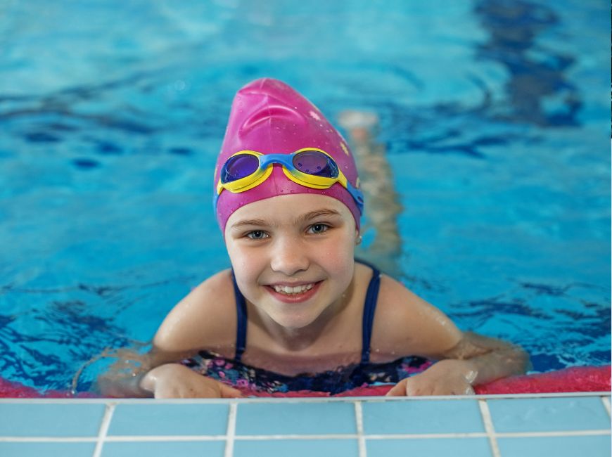 Самое безопасное спортивное занятие для девочек плавание