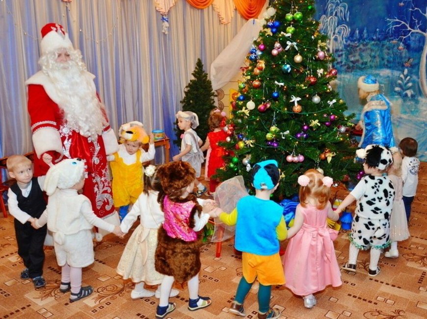 хоровод с Дедом Морозом и Снегурочкой в детском саду